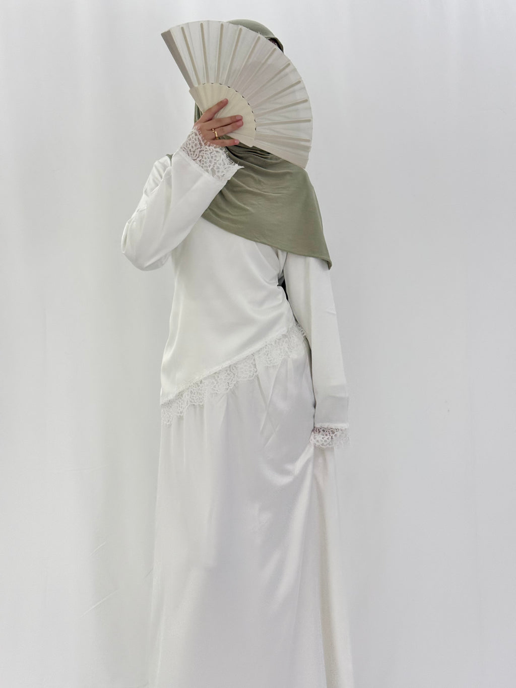 Zweiteiler mit Spitze