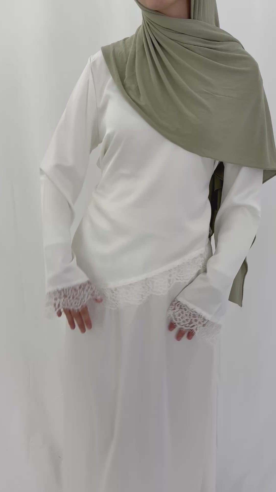 Zweiteiler mit Spitze